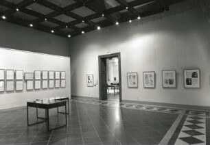Ausstellung "Kunst - Wirklichkeiten. Erhart Kästner - Bibliothekar, Schriftsteller, Sammler", 08.05.-03.07.1994. Dresden: Albertinum, Seitenkabinett. Raumaufnahme