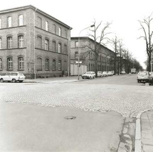 Cottbus, Karl-Liebknecht-Straße / Ecke Lausitzer Straße. Infanteriekaserne der Bundeswehr (1886). Eckansicht von Nordosten