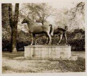 Essen, Stadtgarten, Bildhauer Philipp Harth, Figur "Pferdegruppe"
