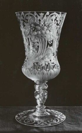 Pokal mit Kartusche