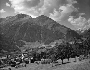 Virgen. Ortsansicht gegen Berge der Hohen Tauern