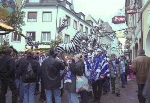 Freiburg im Breisgau: MSV-Duisburg Fans vor dem Spiel gegen den SC Freiburg