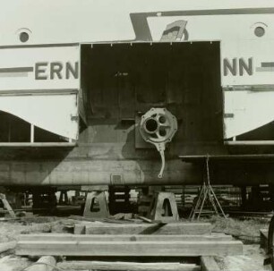 Dresden. Personen-Seitenraddampfer 'Ernst Thälmann' auf der Werft Laubegast