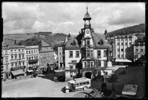 Neurode (Nowa Ruda/Polen). Marktplatz mit Rathaus