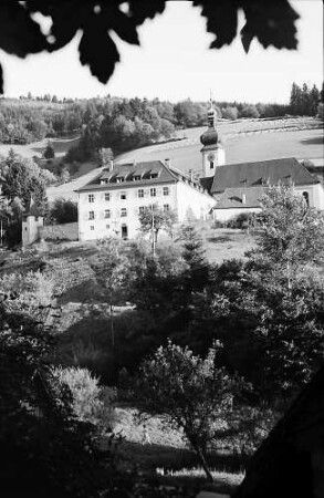 Kloster St. Ulrich bei Bollschweil von unten