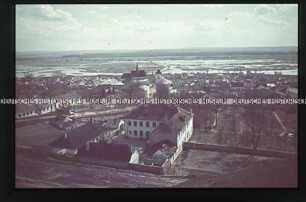 Blick auf eine (russische) Stadt an der Ostfront