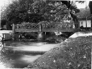 Steg über den Waaggraben am Tanzplatz (Brücke); Grebenhain, Waaggraben