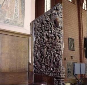 Chorgestühl des Frankfurter Doms — Süddseite — Westwange — Innenseite