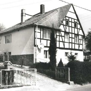 Colditz-Hohnbach, Geithainer Straße 4. Wohnhaus mit Seitengebäude (wohl 1. H. 19. Jh. begonnen). Wohnhaus. Straßenansicht