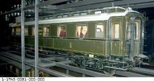 D-Zugwagen 1./2. Klasse mit Speiseraum "Frankfurt 0243", vierachsig, Modell 1:5