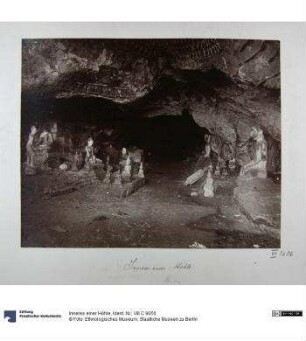 Inneres einer Höhle