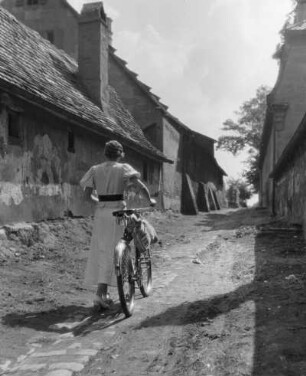 Mit dem Fahrrad durchs Dorf