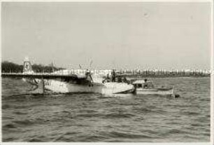 Das Transatlantik-Flugboot "Seeadler" landet auf dem Müggelsee