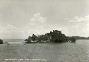 "Uru, eine künstliche Insel an der Ostküste von Malaita"