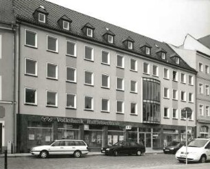 Mittweida, Marktplatz 25. Geschäftshaus der Volksbank Raiffeisenbank