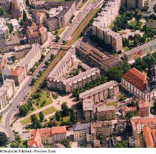 Dresden-Neustadt. Innere und Äußere Neustadt. Albertstraße, nördliche Hauptstraße mit Dreikönigskirche und Königstraße. Luftbild-Schrägaufnahme von Nordwesten