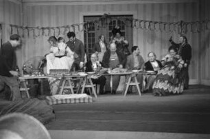 Szenenbilder aus " Ein Polterabend" von W. Bernhardy mit U. Thein als Schusterjunge, Deutsches Theater, 30.12.1952