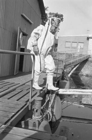 Wasserschutzpolizei Baden-Württemberg Revier Karlsruhe in der Werftstraße 8 a mit Posten im Ölhafen Karlsruhe