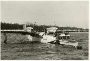Das Transatlantik-Flugboot "Seeadler" landet auf dem Müggelsee