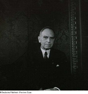 Portraitserie Otto Hahn : Portraitserie Otto Hahn (1879-1968). Chemiker