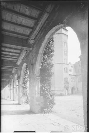 Weilburg an der Lahn, Hochschloss, Arkaden.