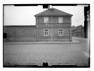 Prettin (Annaburg-Prettin), Elbstraße 1. Wohnhaus. Giebelfront (Hohe Straße)