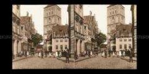 Belebte Straße am Wendländer Schilde mit Blick zur Nikolaikirche, Rostock