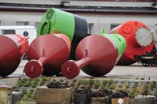 Bojen im Hafen von Gdansk : Diese See-Markierungsbojen liegen auf einem Sammelplatz im Hafen. Aufgenommen am 8. Juli 2009 in Gdansk (Danzig)