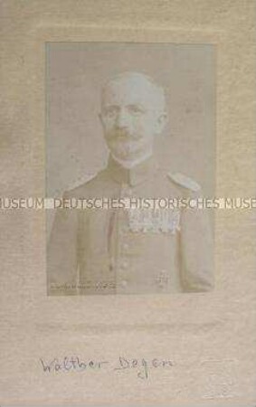 Porträt (Brustbild) von Walter Degen in Uniform, mit Ordensspange; 1918
