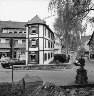 Geisenheim, Bischof-Blum-Platz 12