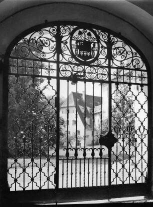 Gittertor : Gittertor. Schmiedeeisen (1909). Frauenchiemsee, Kloster Frauenchiemsee