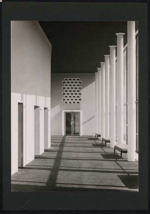 Stadttheater (später: Heinz-Hilpert-Theater), Lünen: seitliches Foyer, Parkett rechts