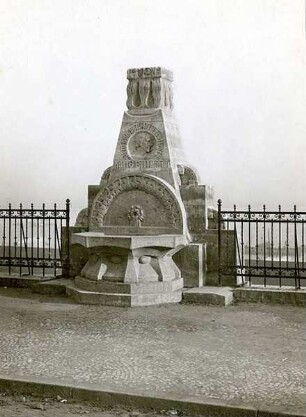 Altona: Chemnitz-Bellmann-Denkmal in den Anlagen Neu-Rainville, Ottensen