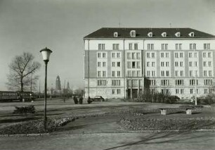 Dresden, Blochmannstraße 1. Wohnhaus, Kopfbau der Wohnzeile Blochmannstraße 1-9 (1954-1955; W. Hänsch)