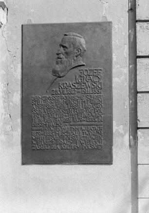 Bronzeplakette mit Bildnis des Schriftstellers Jozef Ignacy Kraszewski