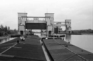 Kembs: Einfahrt in die Schleuse Kleinkembs