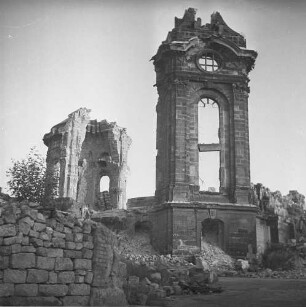 Dresden nach der Bombardierung vom 13./14. Februar 1945. Ruine der Frauenkirche