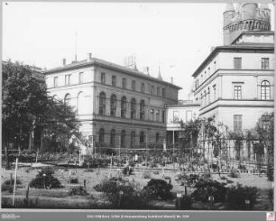 Botanischer Garten mit Senckenbergischer Bibliothek und Naturhistorischem Museum (Senckenberg Museum) von Osten