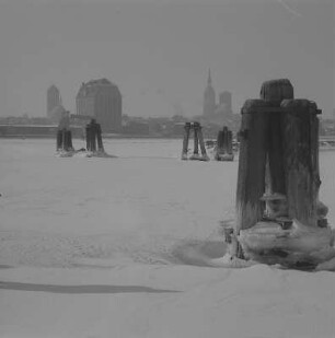 Stralsund. Zugefrorener Hafen