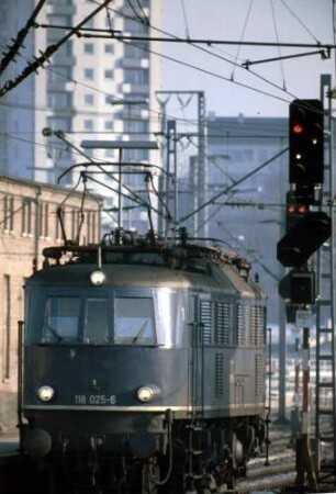 Stuttgart Hbf. Gleis 2 Lok 118 025 Lz Sig Sh1