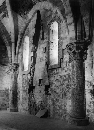 Castel del Monte. Burg (um 1240/um 1250). Inneres. Kamin im Untergeschoss
