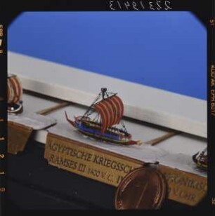 Miniaturmodell eines ägyptischen Kriegsschiffes von Ramses III von ca. 1600 v. Chr.