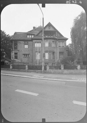 Dresden-Strehlen, August-Bebel-Straße 50. Wohnhaus (A. 20. Jh.). Straßenfront (von der Caspar-David-Friedrich-Straße)