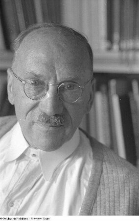Porträtaufnahmen des Arztes Professor Dr. Ferdinand Sauerbruch