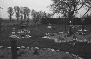 Born: Gartenverzierung