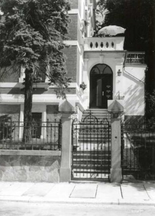 Markneukirchen, Erlbacher Straße 31. Villa (1900/1905). Tor der Einfriedung gegen Eingangsvorbau