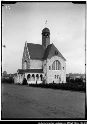Martinskapelle auf dem Hauptfriedhof an der Lindener Straße, 1917 erbaut (südlich) (zwei Positivabzüge vorhanden)