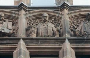 Porträtbüsten kultureller Persönlichkeiten — Baumeister Heinrich Burnitz