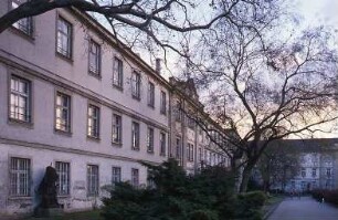 Außenaufnahme Arsenalgebäude