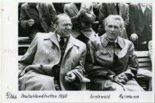 Otto Grotewohl und Max Reimann beim Deutschlandtreffen im Walter-Ulbricht-Stadion